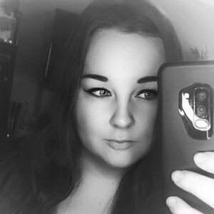Meet your Posher, Courtney